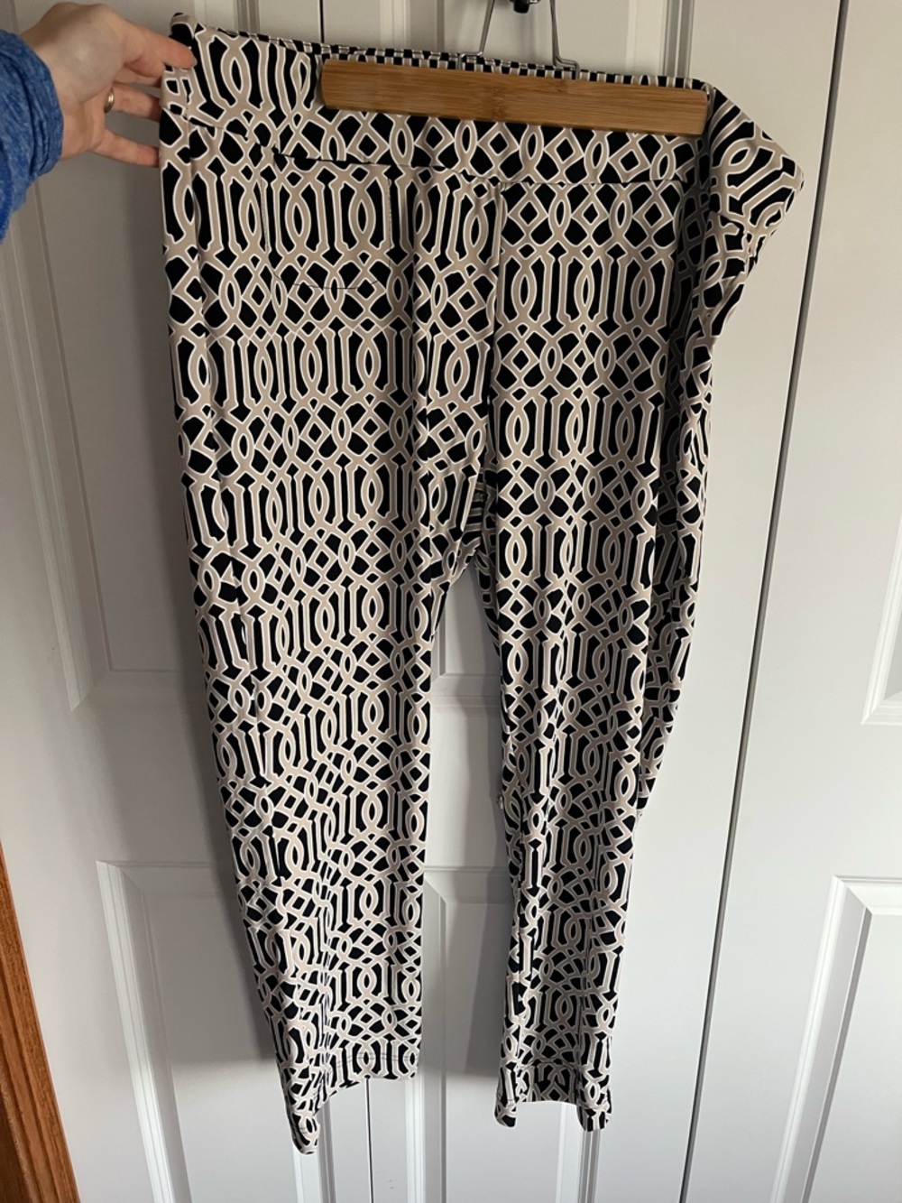 LuLu B Women’s Secret Pocket Capris, Size 1X - Picture 2 of 5